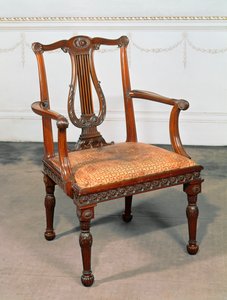 Faragott líra támlájú szék, Chippendale, 1768 (mahagóni)